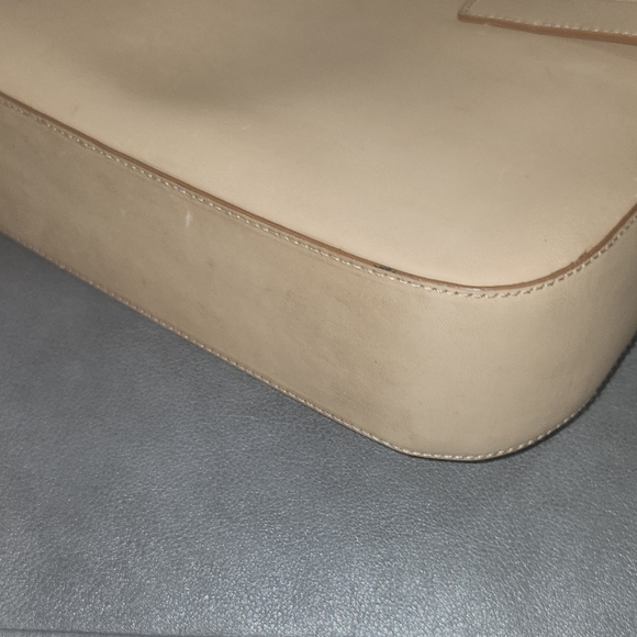 Salvatore Ferragamo Beige Shoulder Bag - Picture 5 of 13